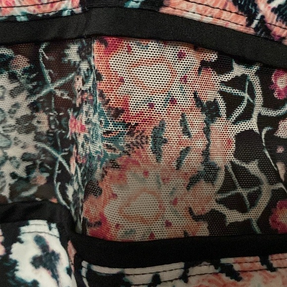 Swim by Cacique Swim Top size 42DD TRUE BUILT IN BRA Black and Blue Patterned - Picture 4 of 10